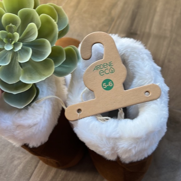 ARDENE ECO plus bootie slippers - NEW - size 5/6 - Picture 8 of 8